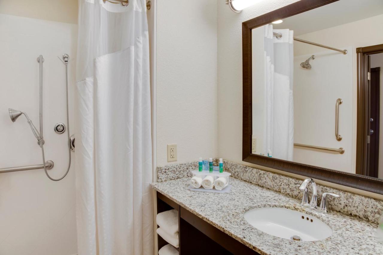Holiday Inn Express & Suites Nevada By Ihg Rum bild
