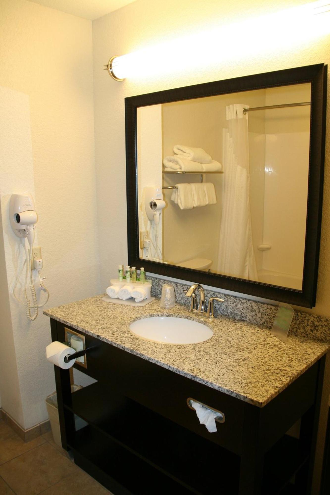 Holiday Inn Express & Suites Nevada By Ihg Exteriör bild