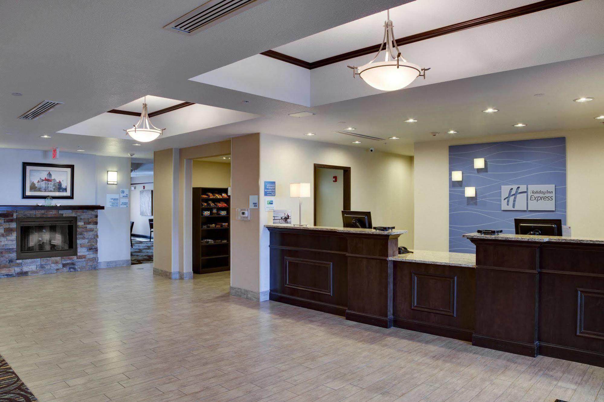 Holiday Inn Express & Suites Nevada By Ihg Exteriör bild